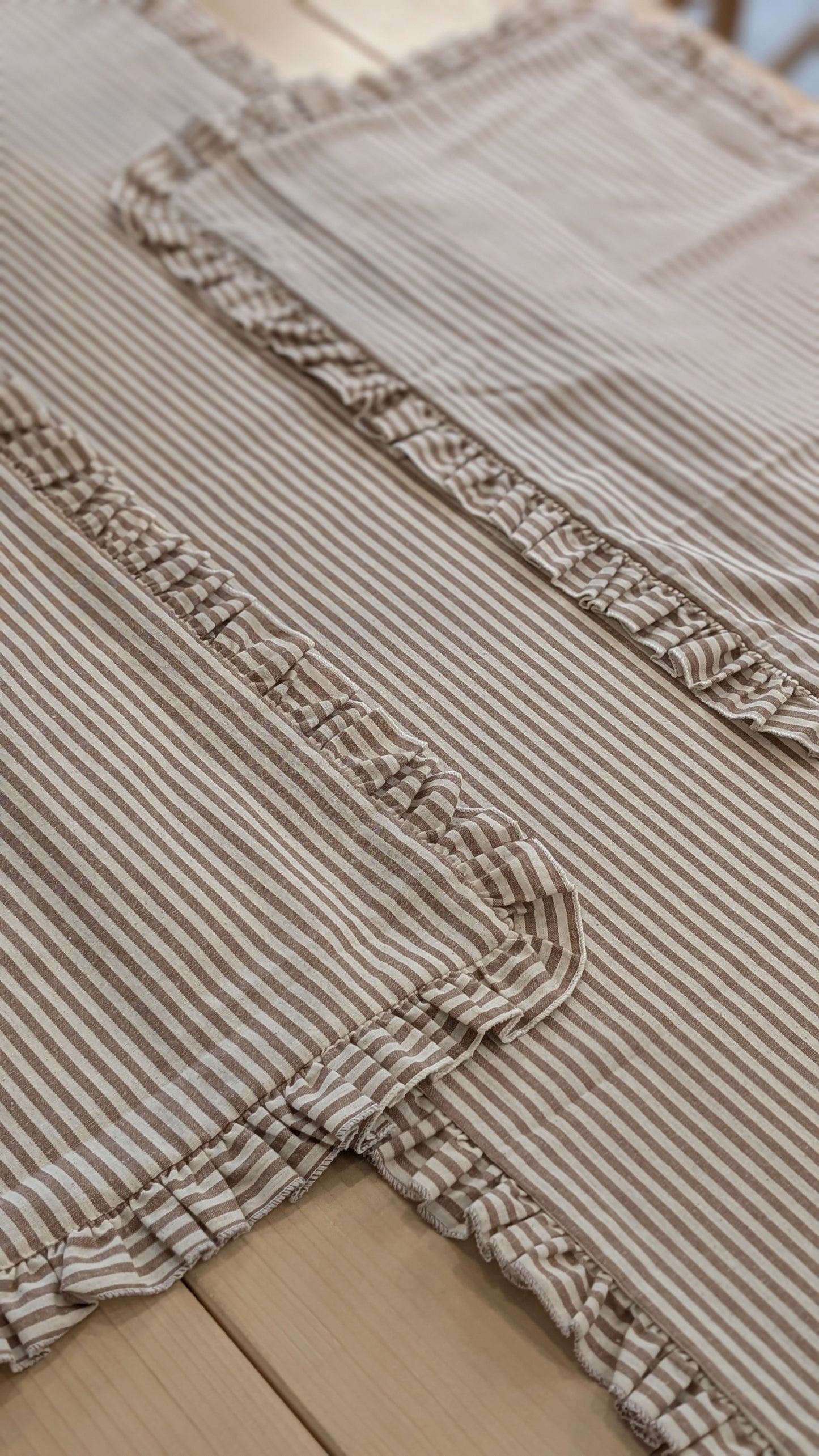 Light Brown Stripe Ruffle Tableware